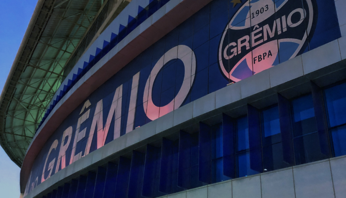 Arena do Grêmio é iluminada de rosa em conscientização ao Outubro Rosa
