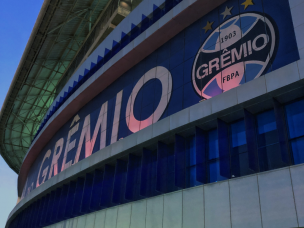 Arena do Grêmio é iluminada de rosa em conscientização ao Outubro Rosa